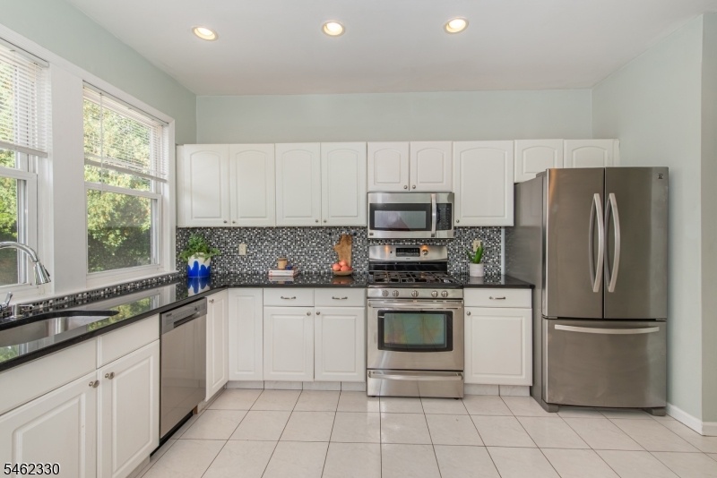 Eat-in Kitchen