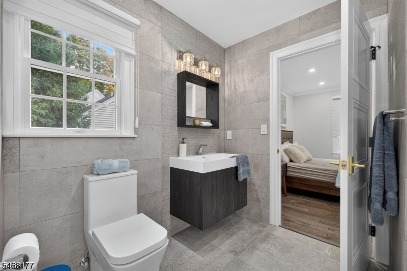 2nd Bedroom Bath