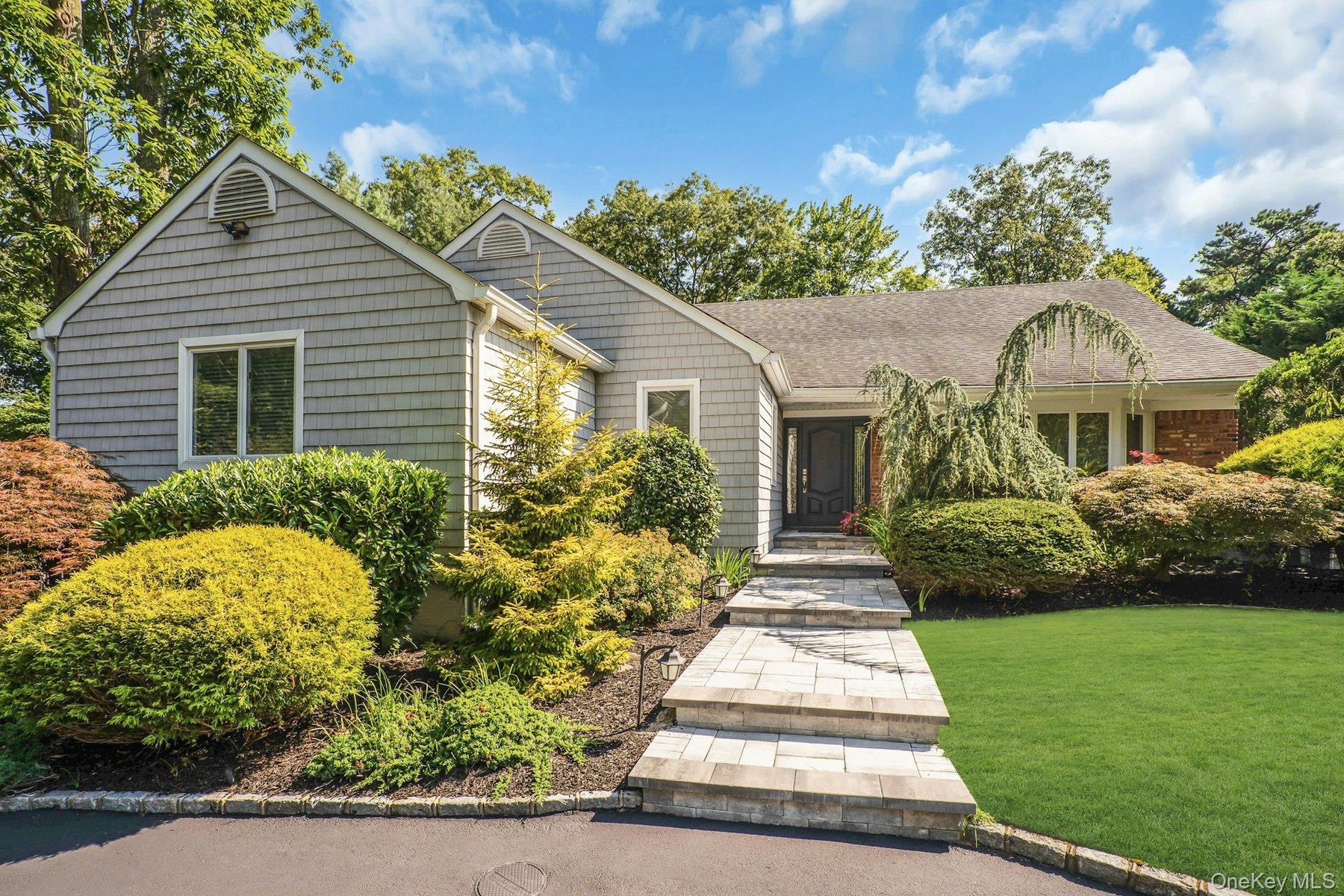 Welcome to 33 McCulloch Drive in Village on the Hill!