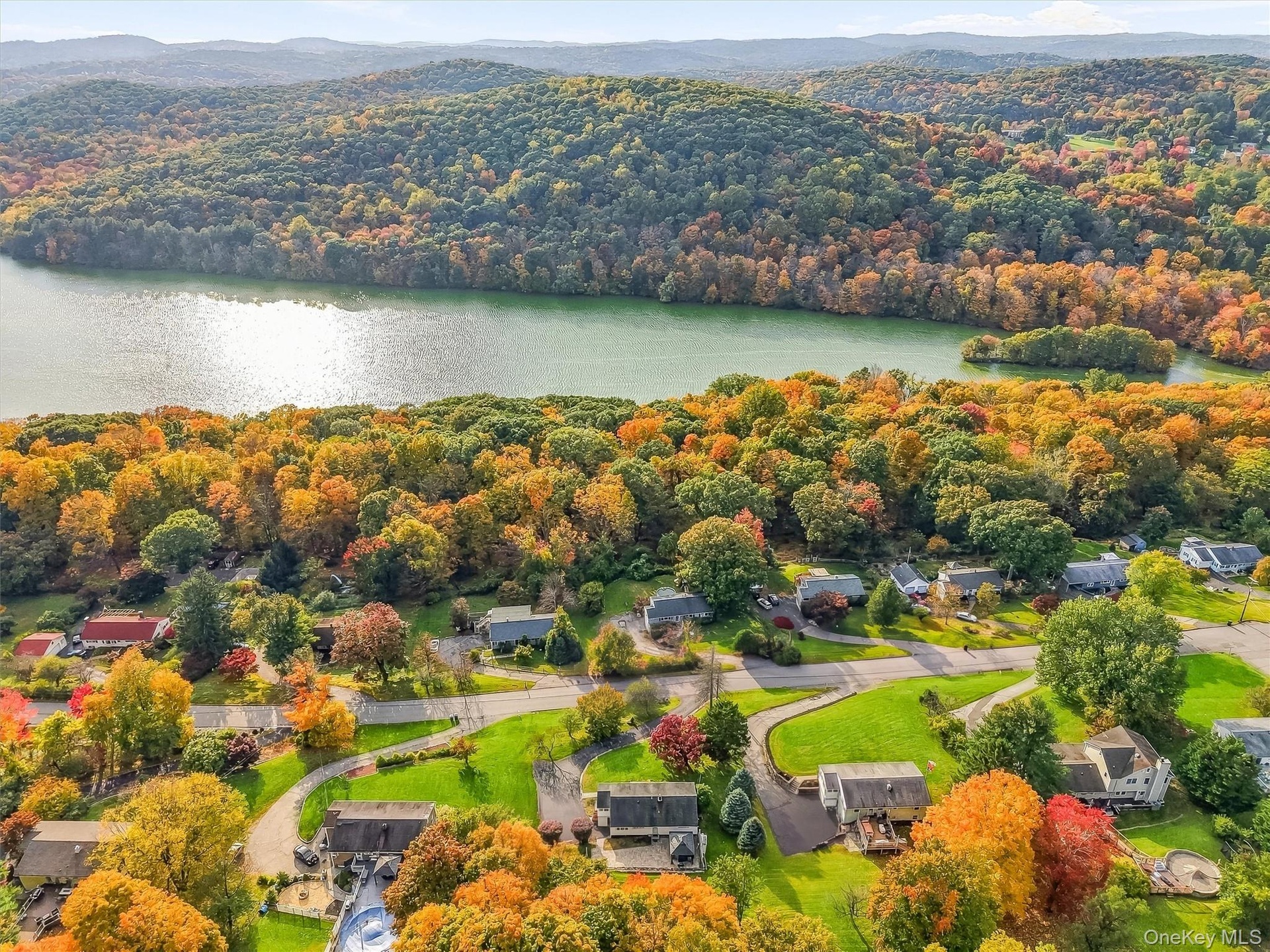 Gorgeous mountain, beautiful sunsets and seasonal reservoir views are promised!