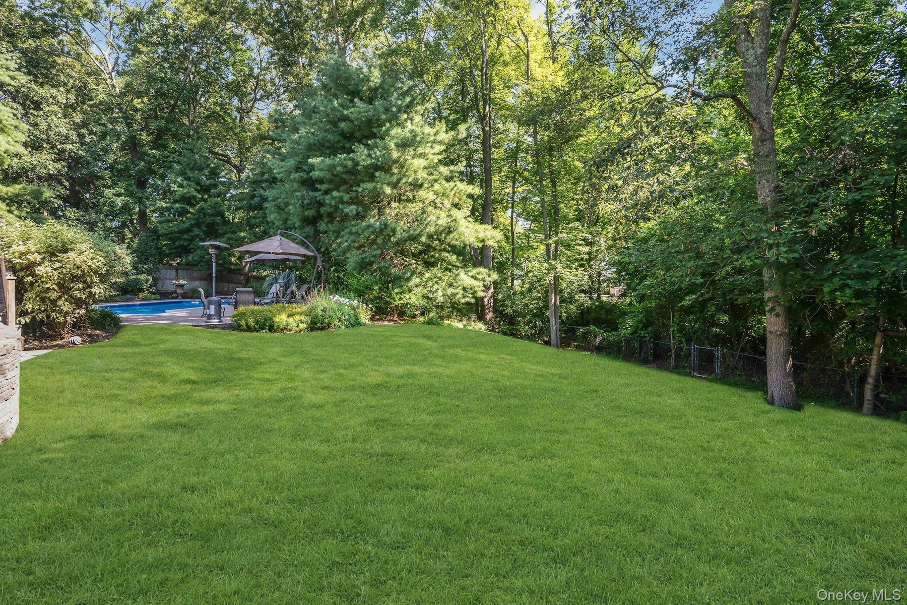 Plenty of lawn.