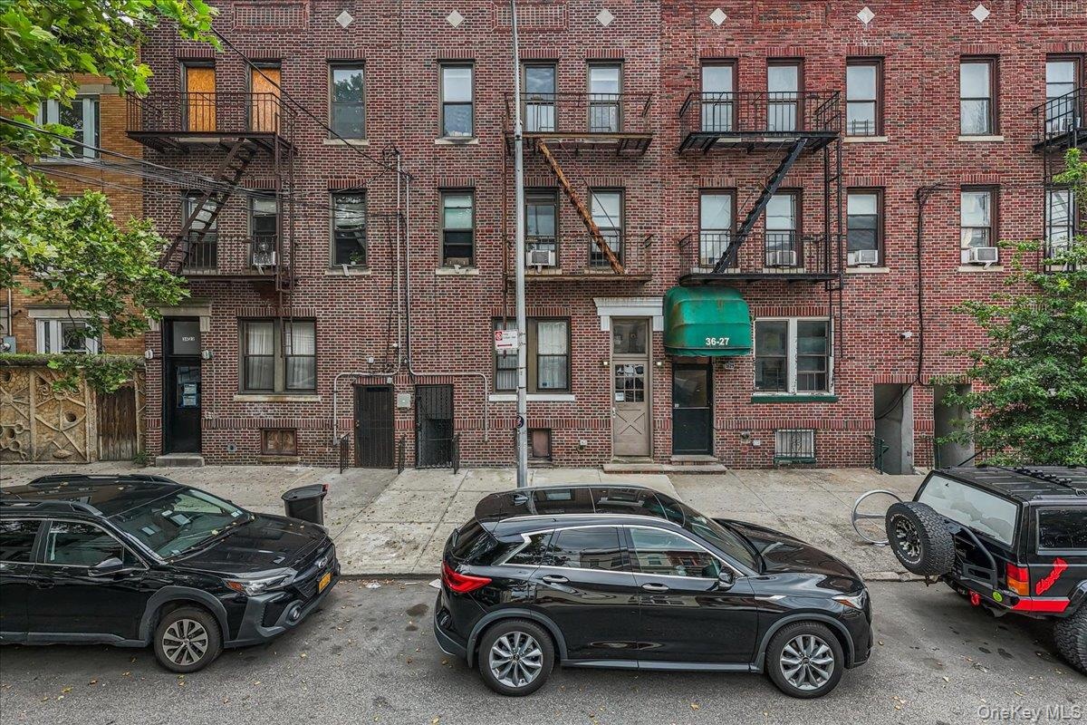View of apartment building / complex