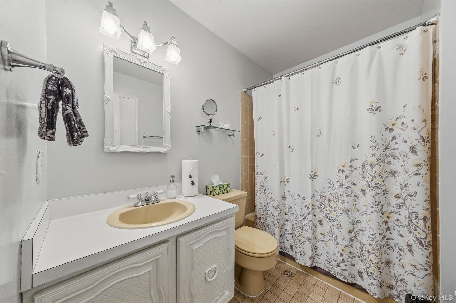 Well maintained bathroom