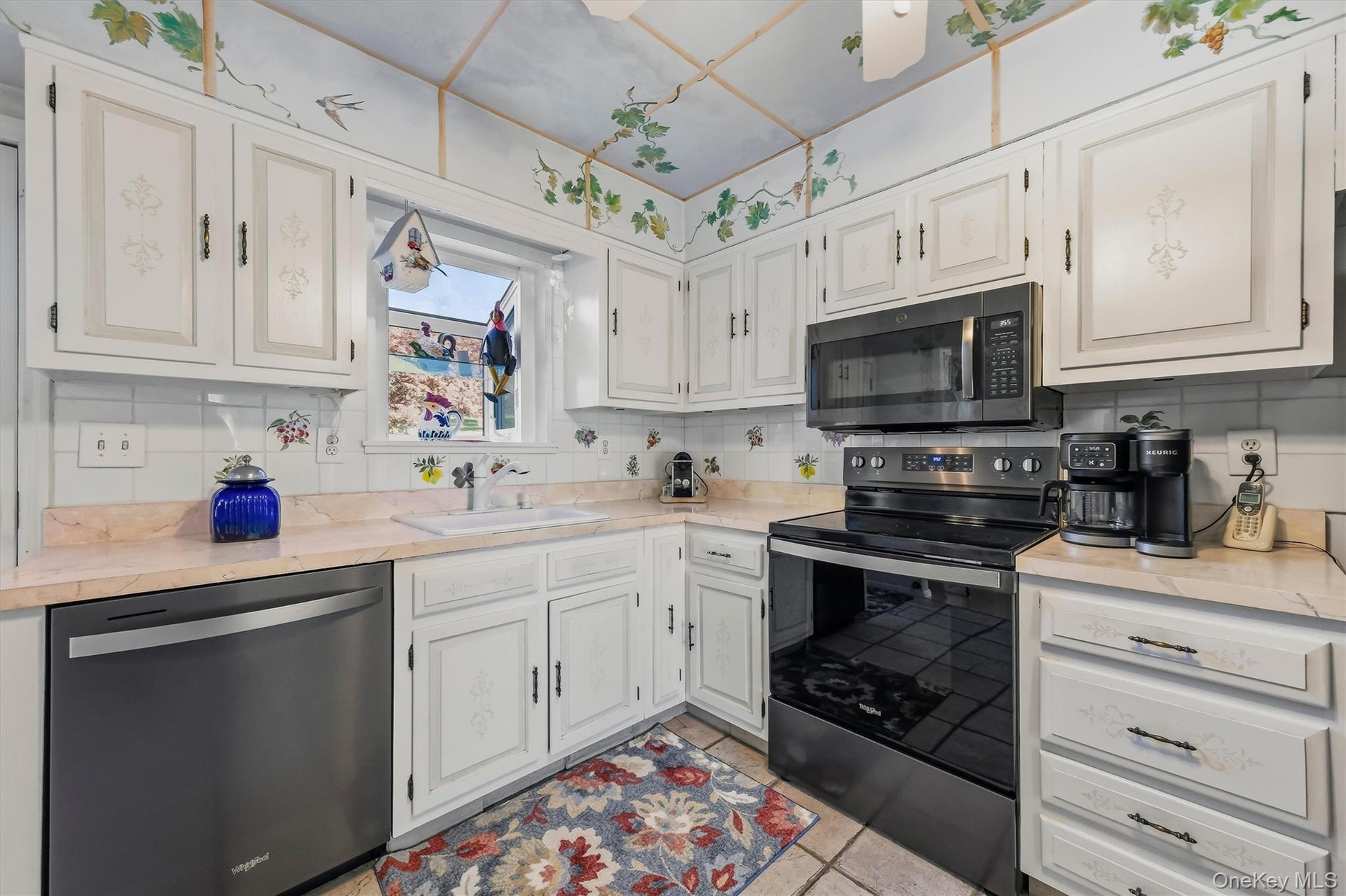 lots of natural light in kitchen