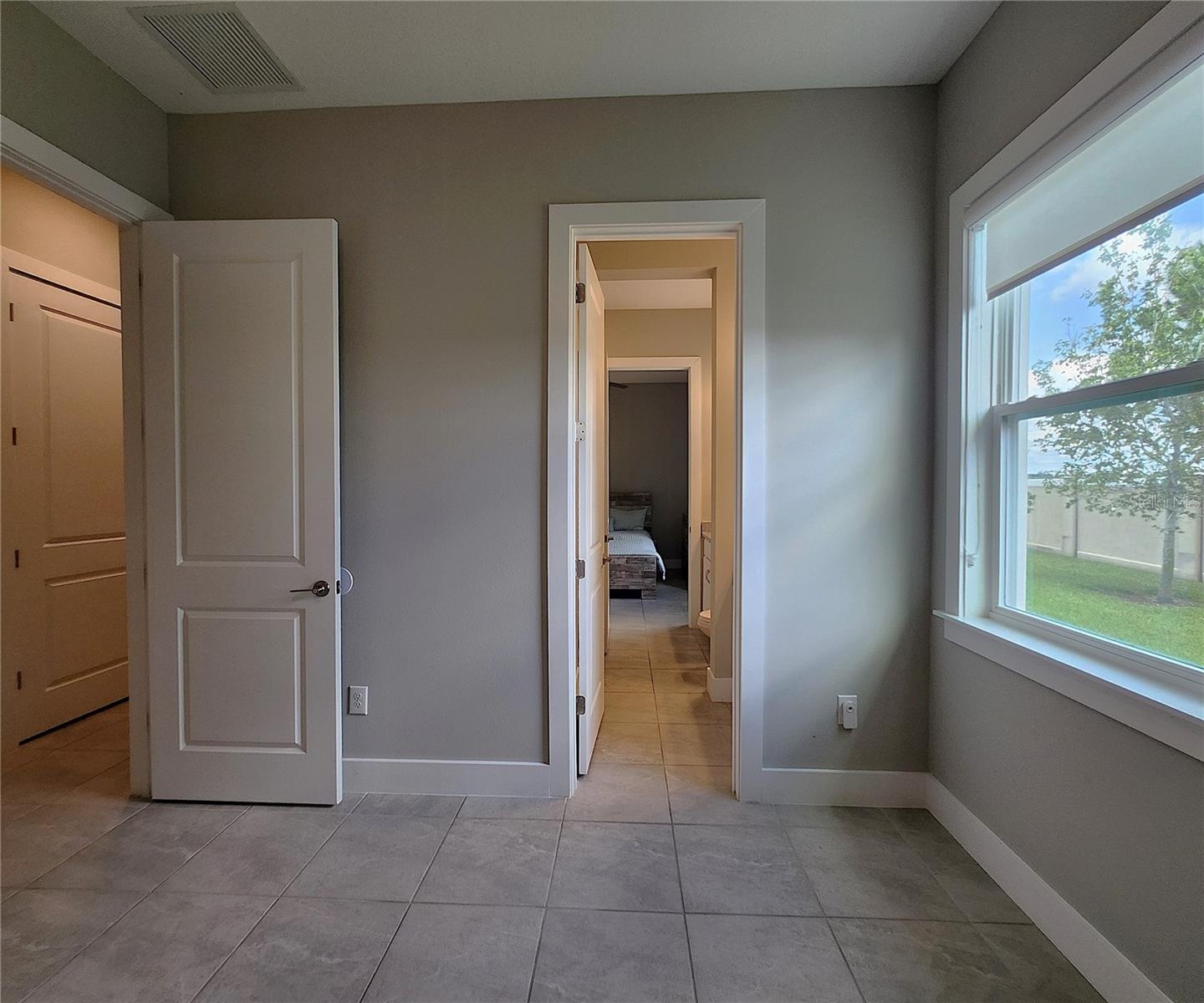 Guest Bedroom #1, Jack-n-Jill Bathroom