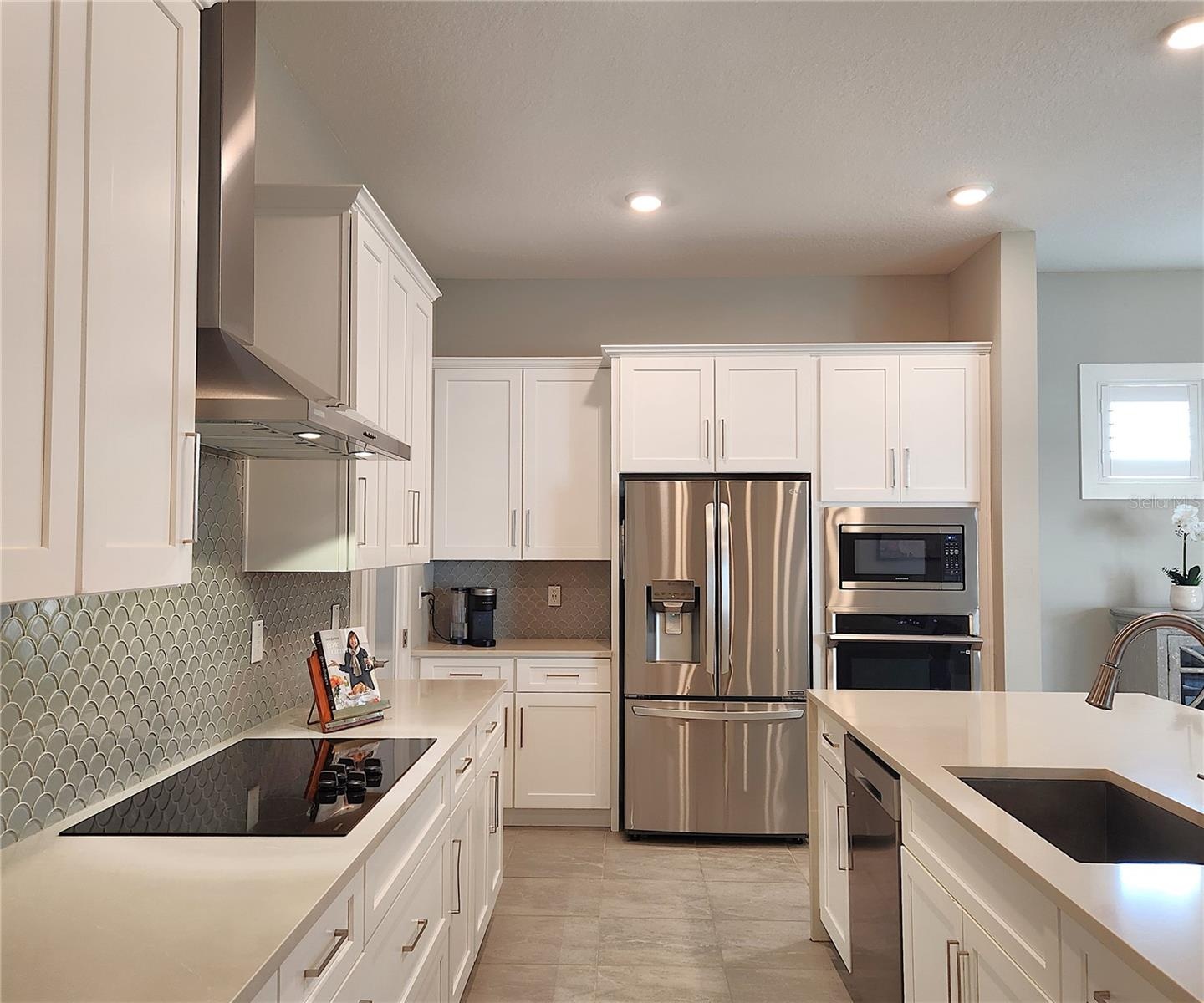 External Vent, Quartz Countertops