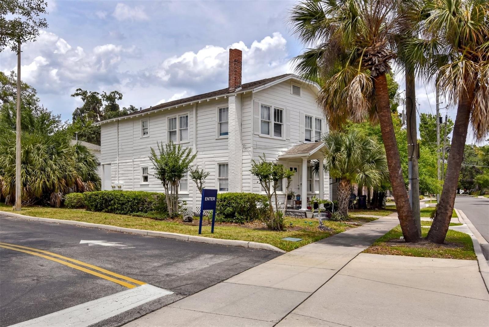 117 Annie St, 1930 two-story, two 2BR/2BA flats