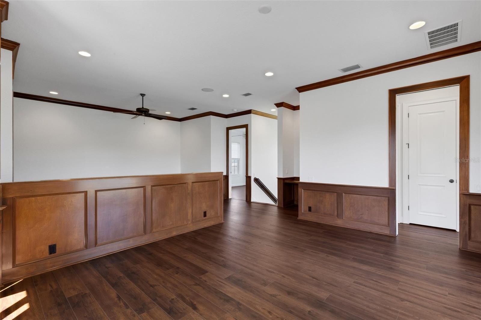 The split bonus / game room makes this space so versitile.