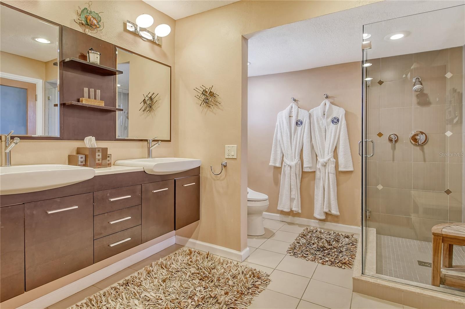 "En Suite" Bathroom!