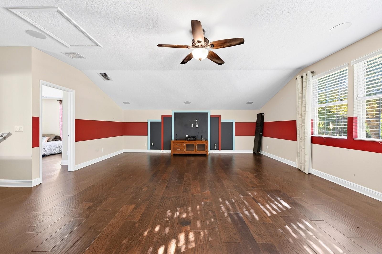 Bonus/Loft.