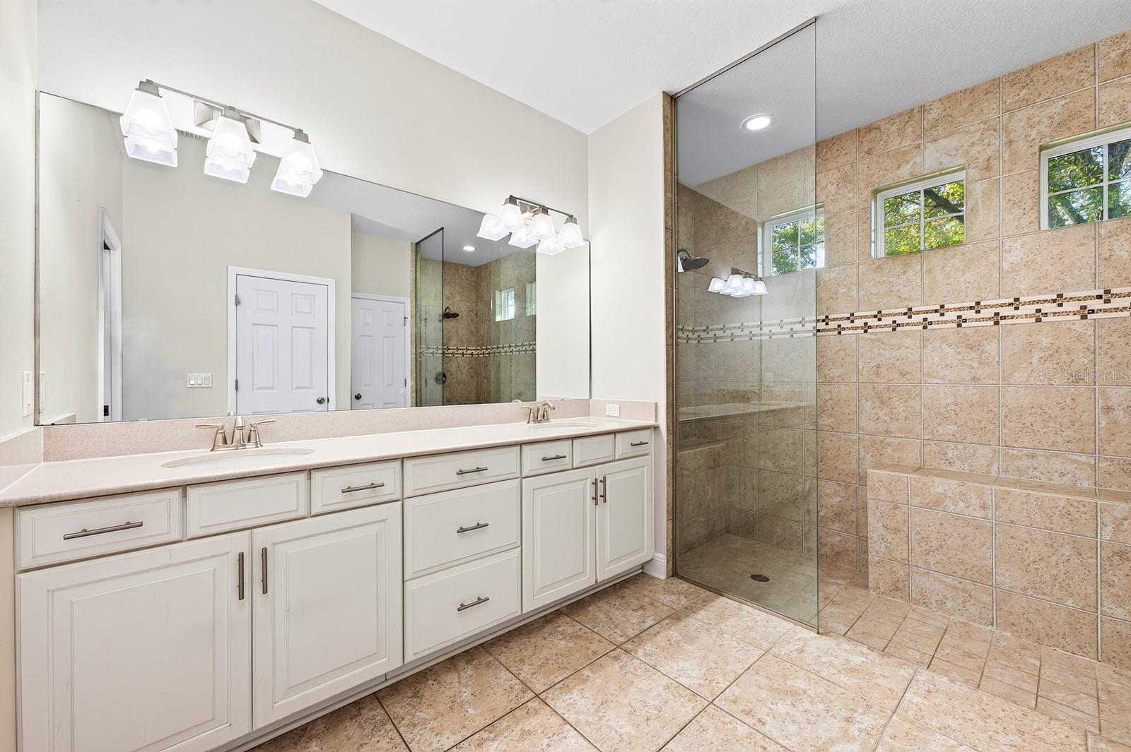 Primary en-suite bath.
