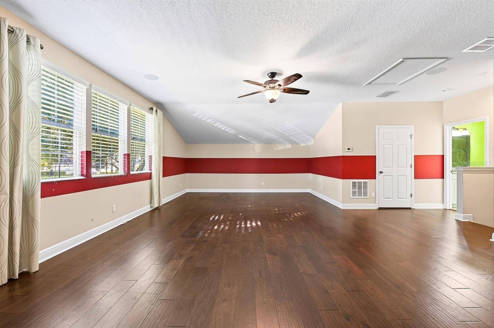 Bonus/Loft.