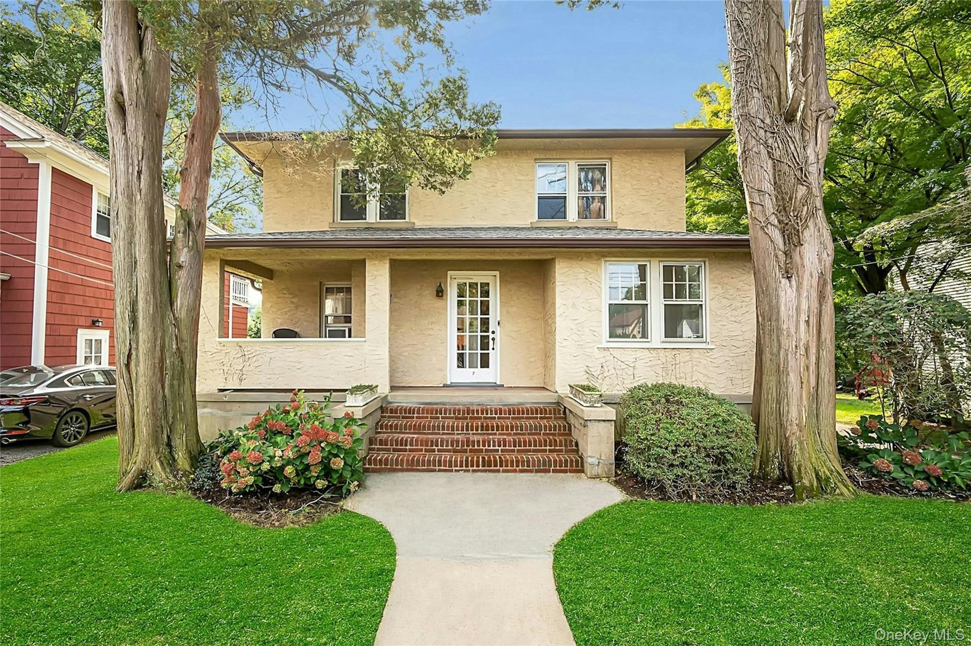 Through the front door, split down the middle, you will find the doorways to the 3-bed duplex on the right/West-side, and the 1-bed first floor unit o