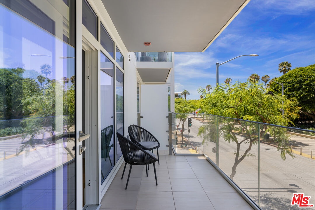 Primary/Living Room Deck
