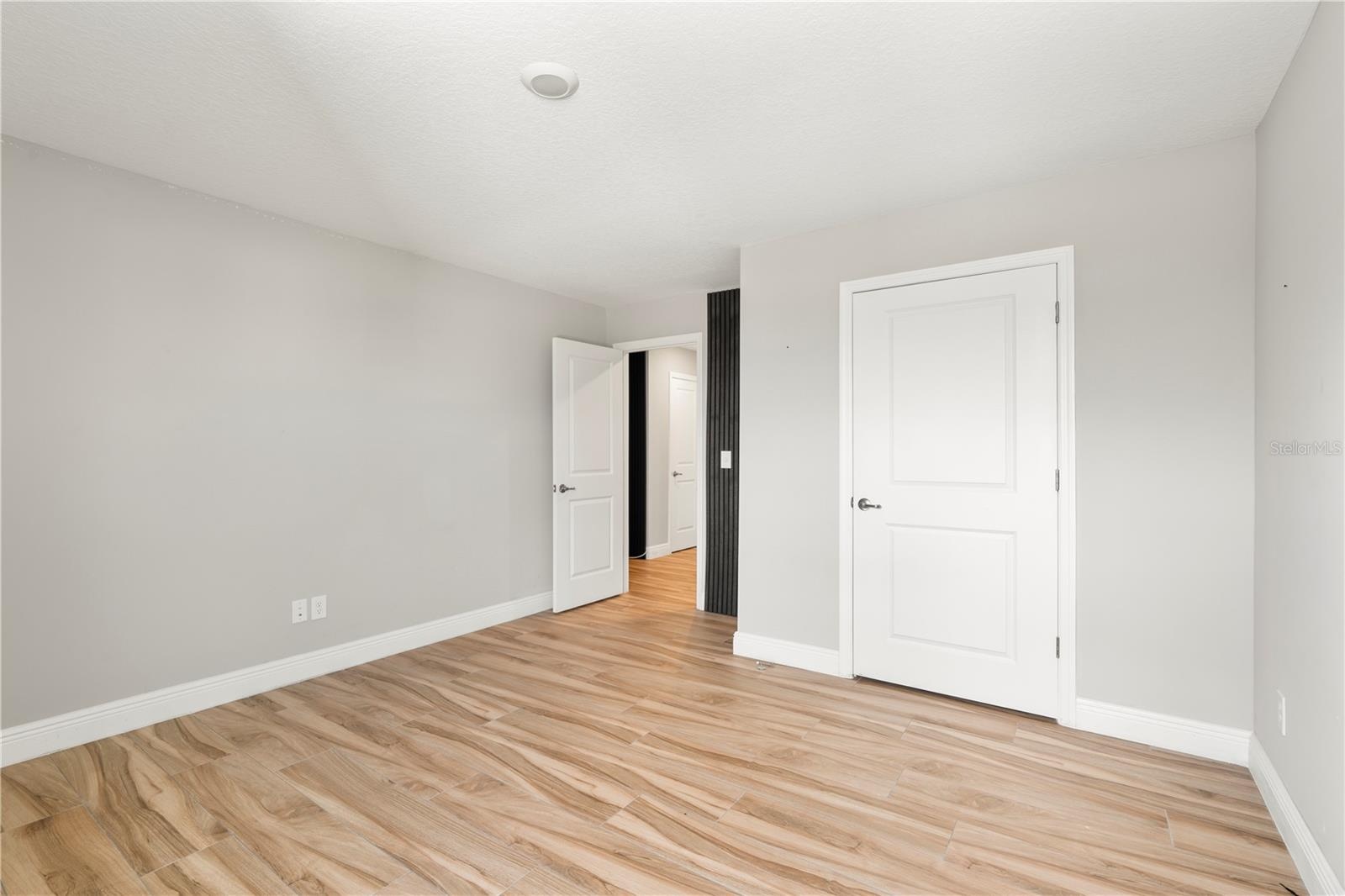 BEDROOM 5 W/ EN SUITE & WALK-IN MEDIA ROOM / CLOSET