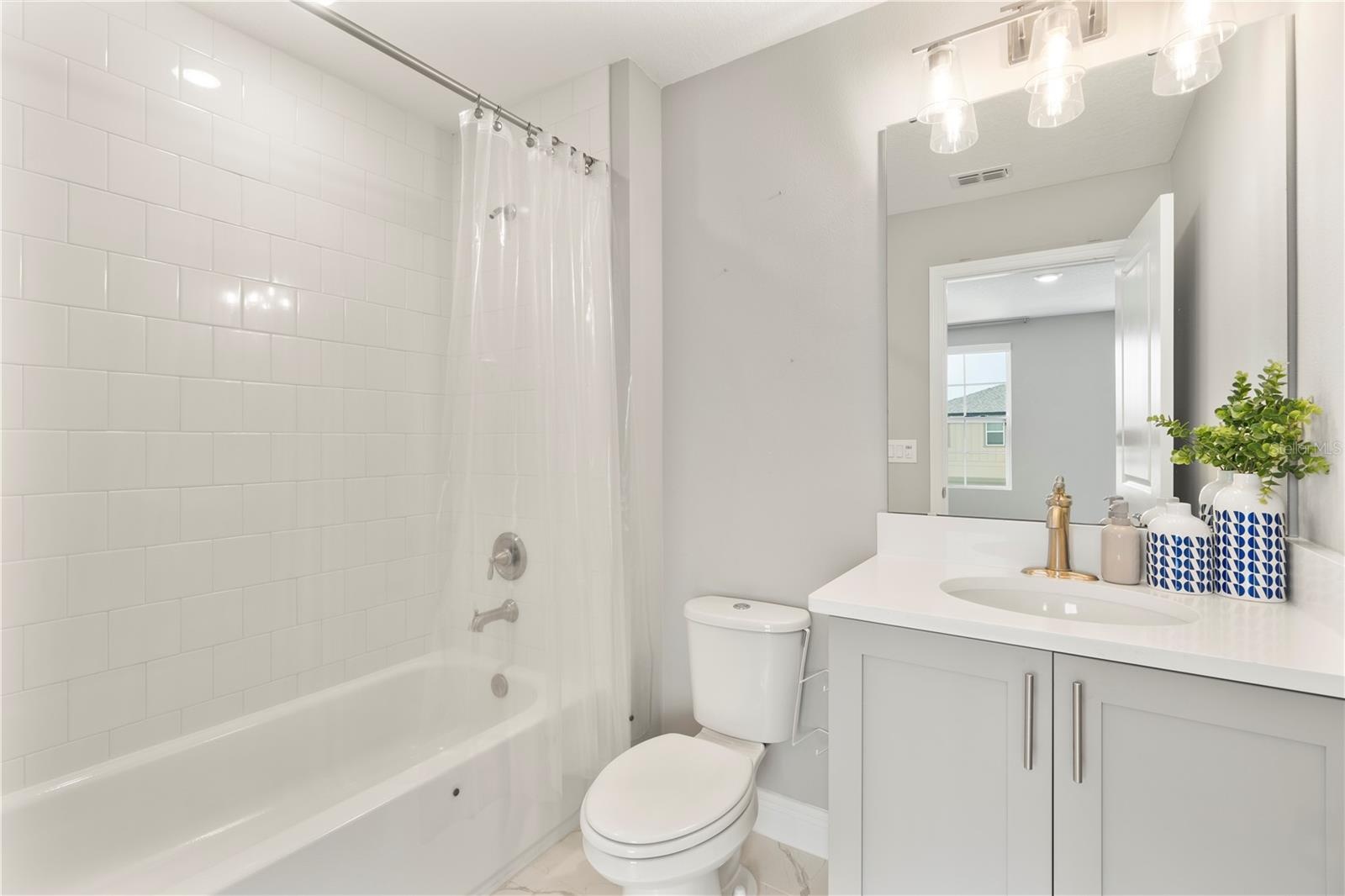 BATHROOM 2
