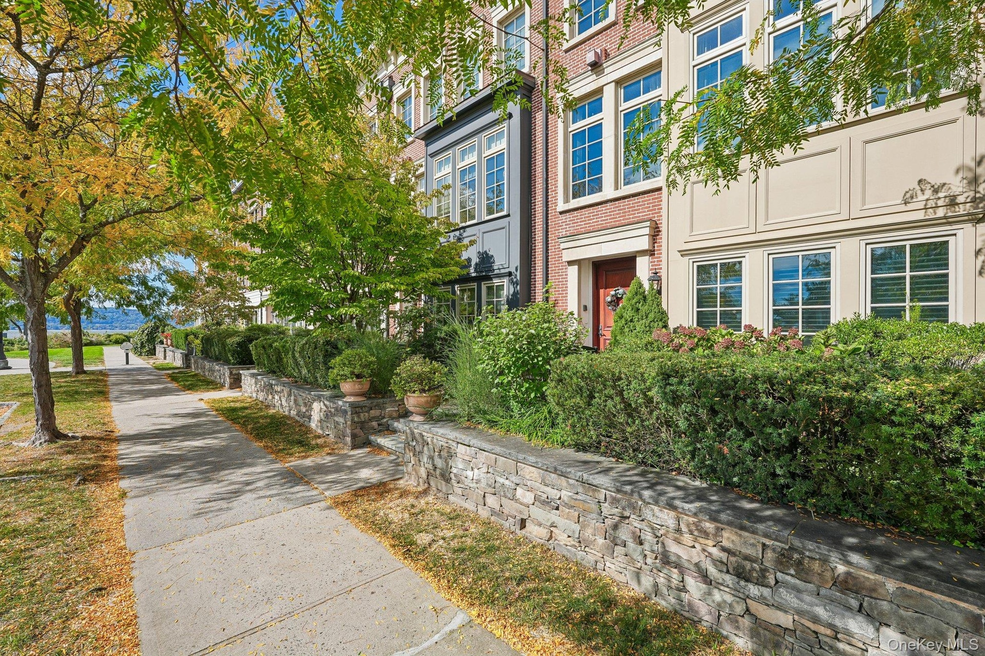 Tree lined sidewalk that leads to the Scenic Hudson Rivewalk Park