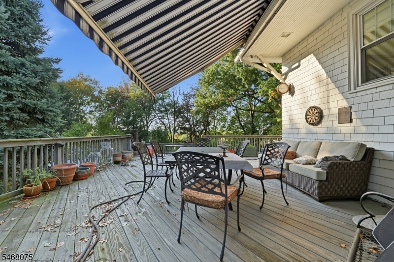 210 Leonia Ave