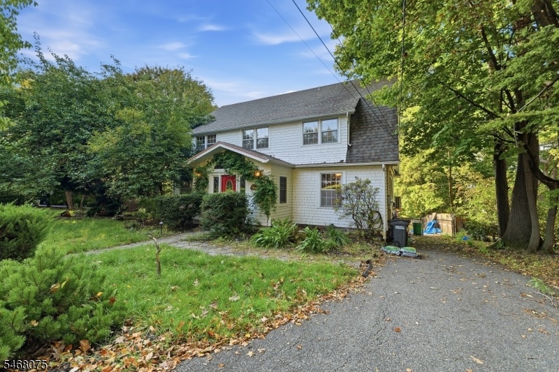 210 Leonia Ave