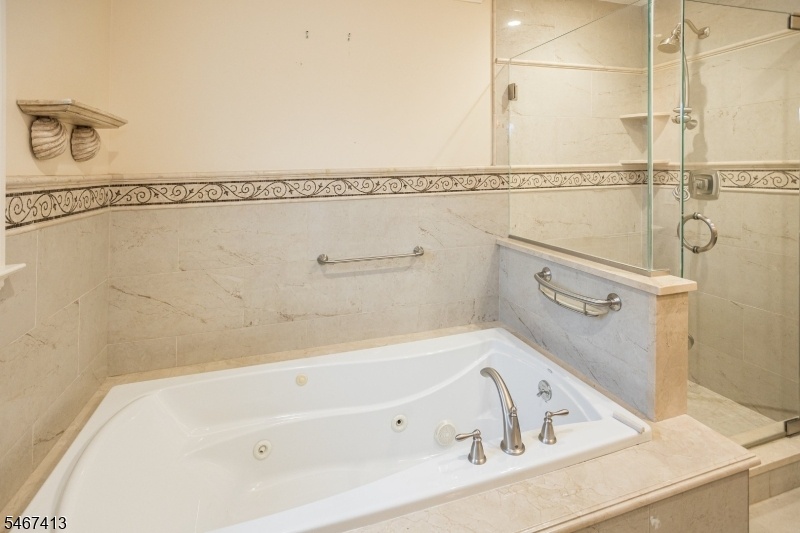2nd floor hall full bath