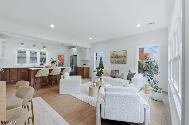 Open concept to kitchen