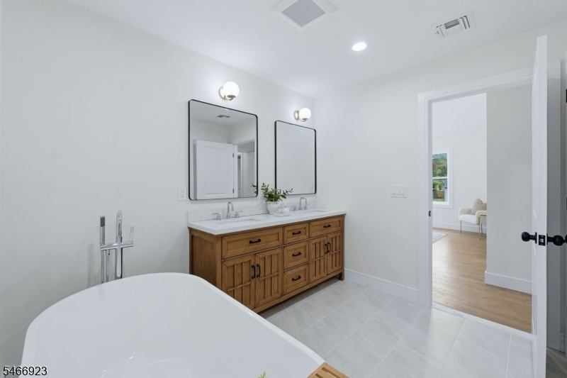 Primary bath