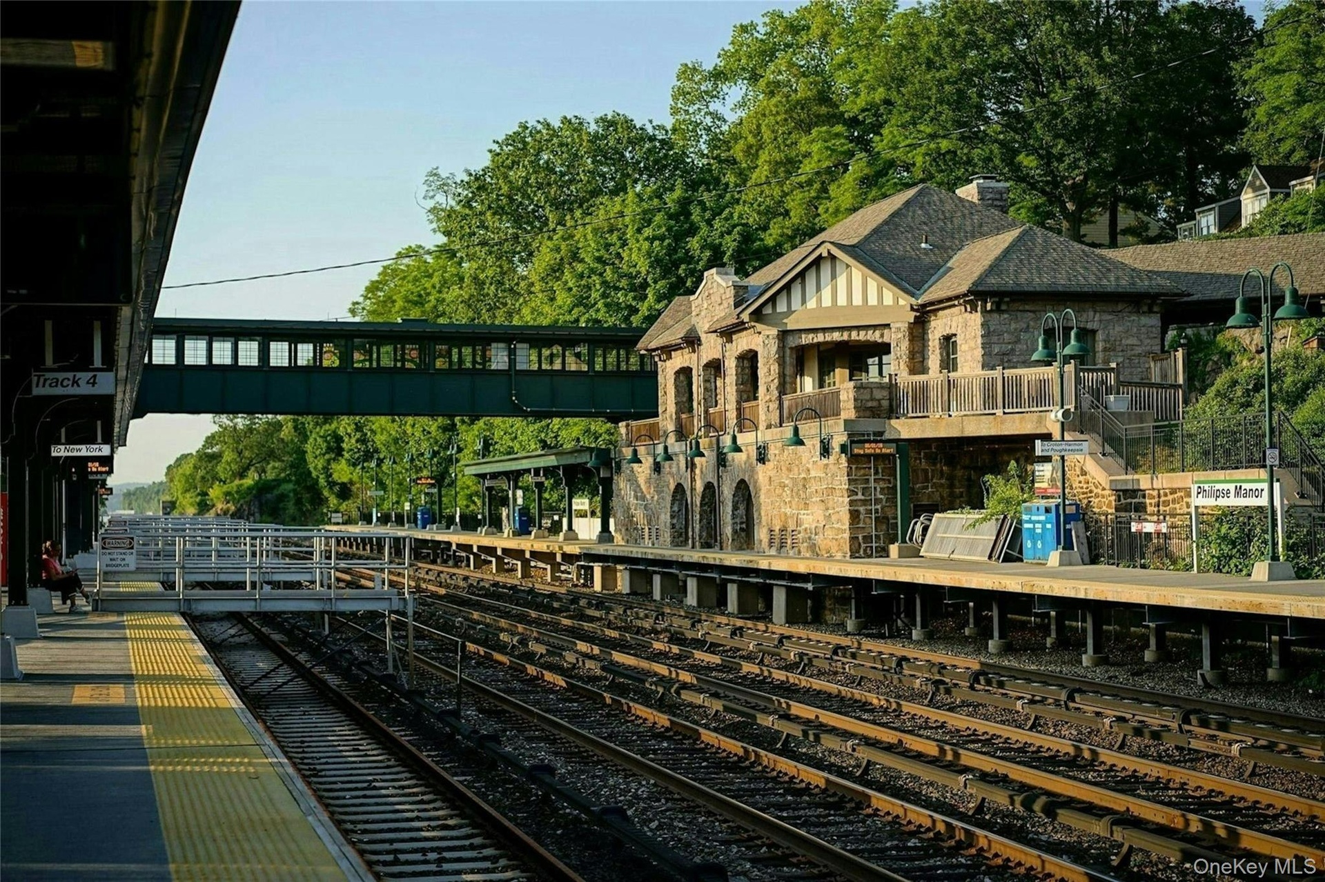 Philipse Manor Metro-North train station near to Webber Park
