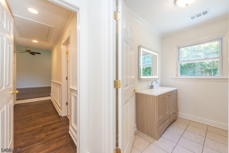 Second Floor Full Bathroom