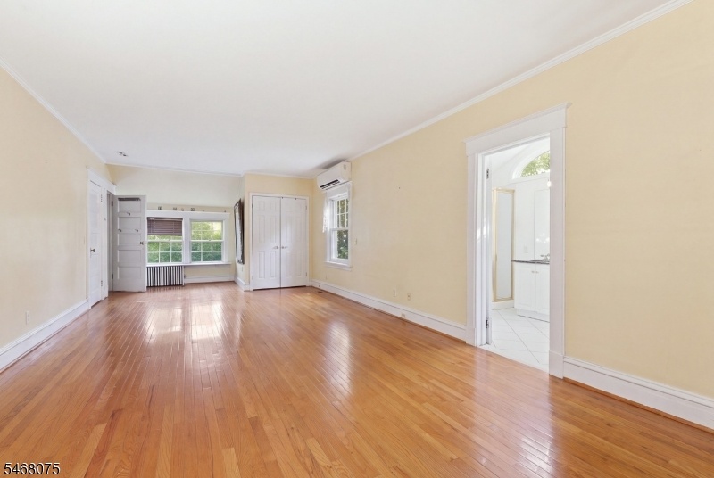 210 Leonia Ave