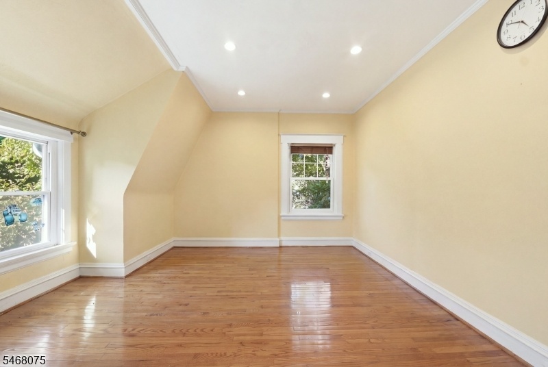 210 Leonia Ave