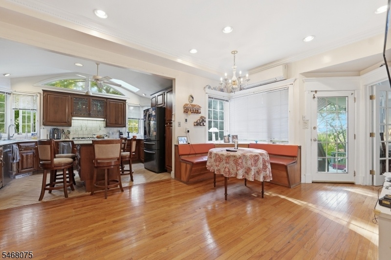 210 Leonia Ave