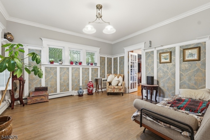 210 Leonia Ave