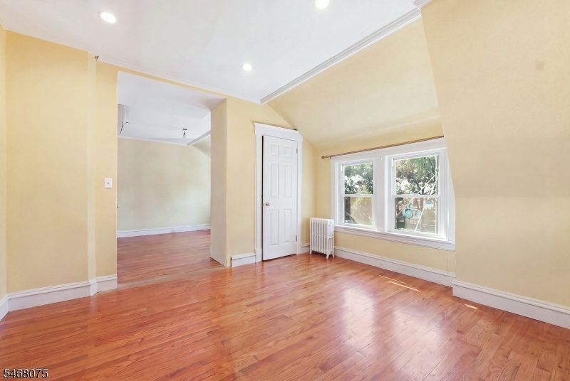 210 Leonia Ave