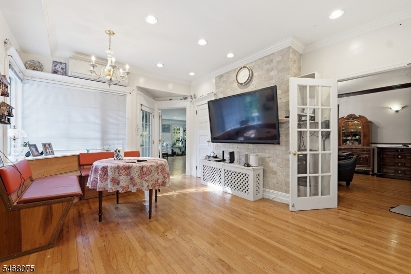 210 Leonia Ave