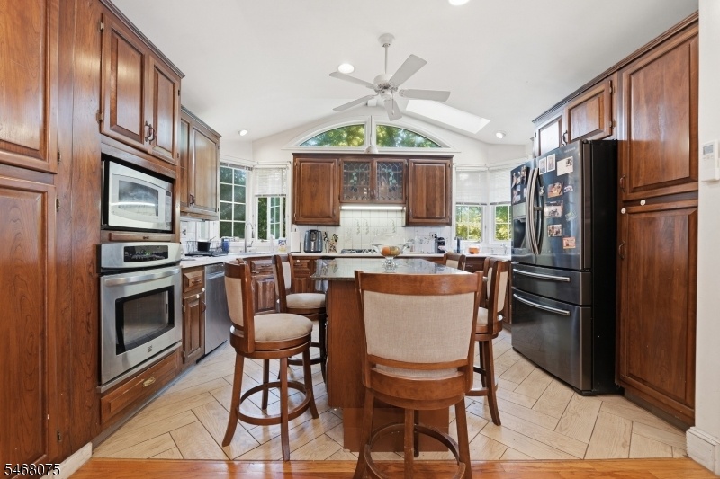 210 Leonia Ave