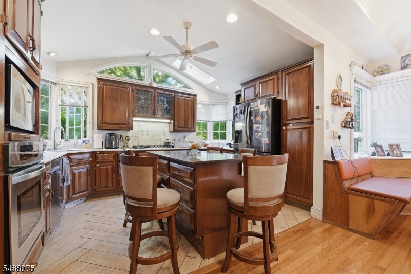 210 Leonia Ave