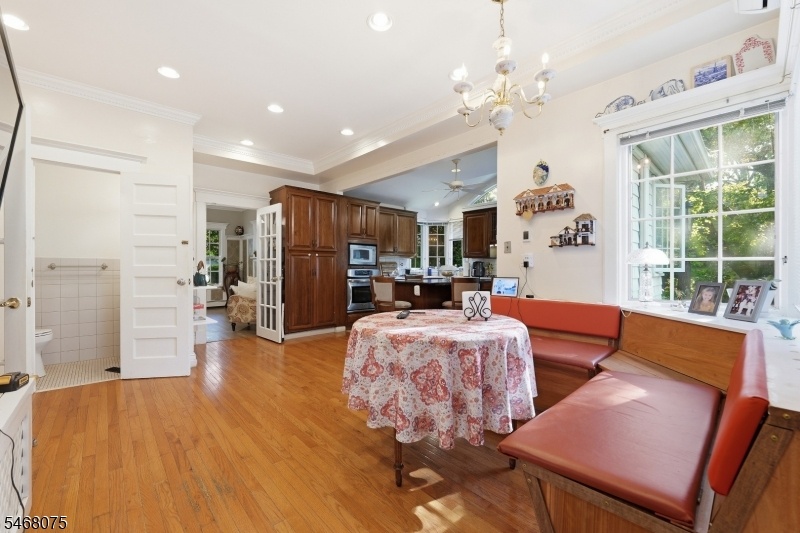 210 Leonia Ave