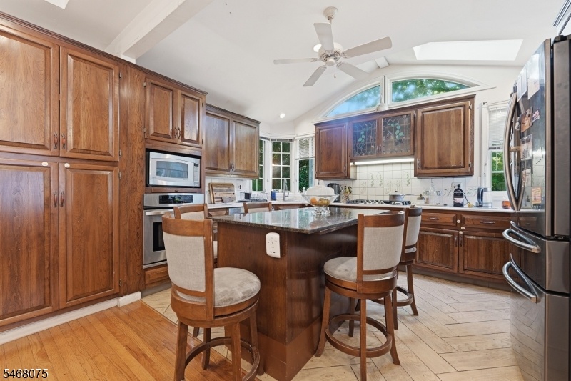 210 Leonia Ave