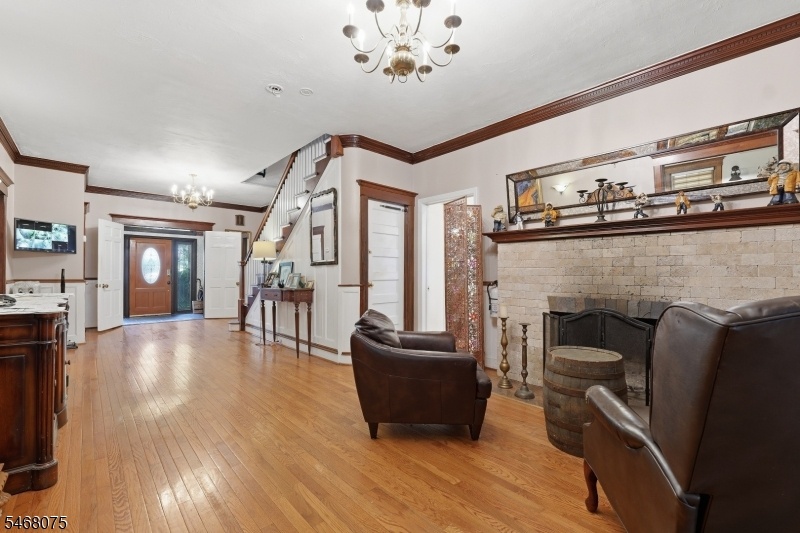 210 Leonia Ave