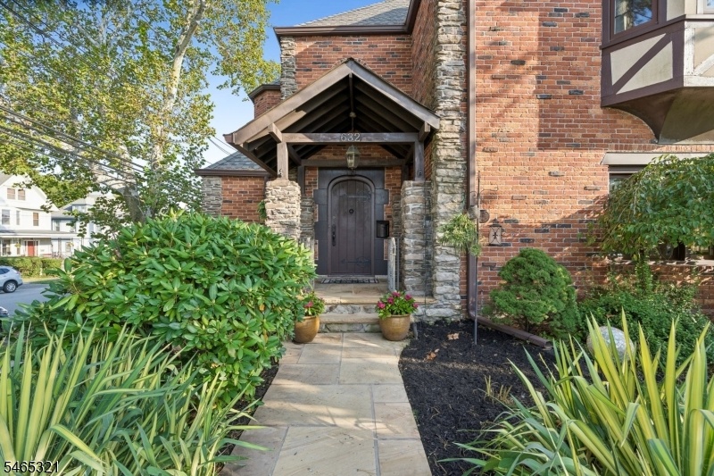 Front Walk View