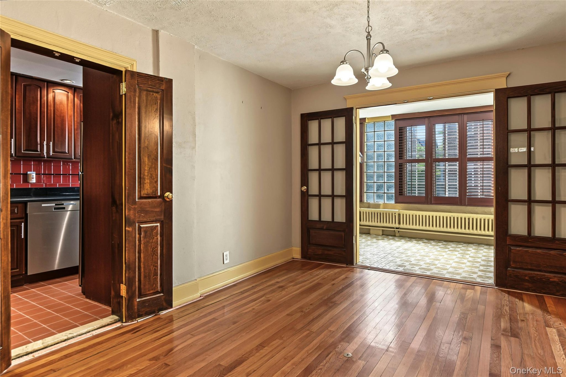 privacy doors to galley kitchen - double doors to breakfast nook