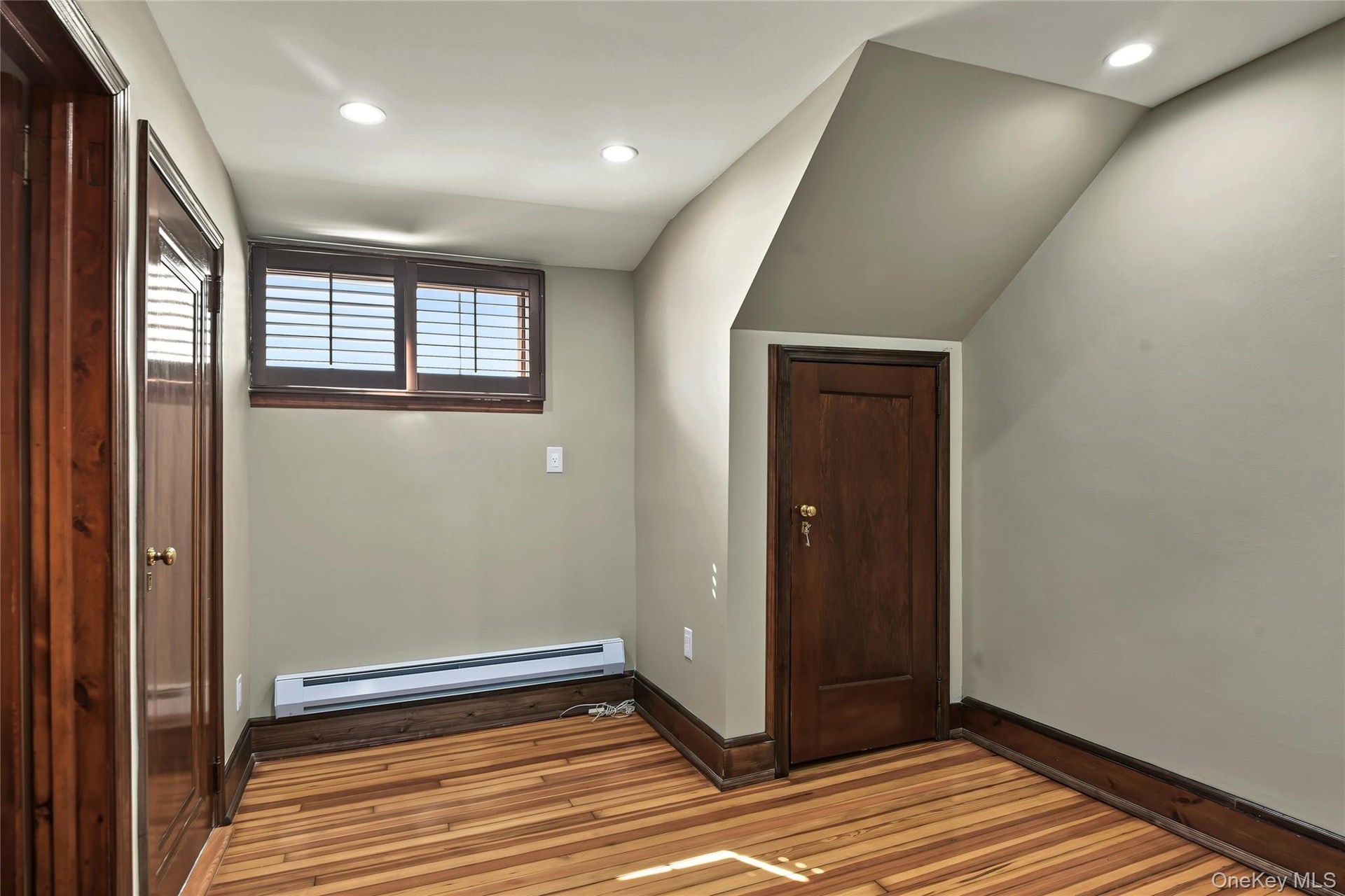 dressing room/home office w/ 2 closets access to bath and hall w/2 closets