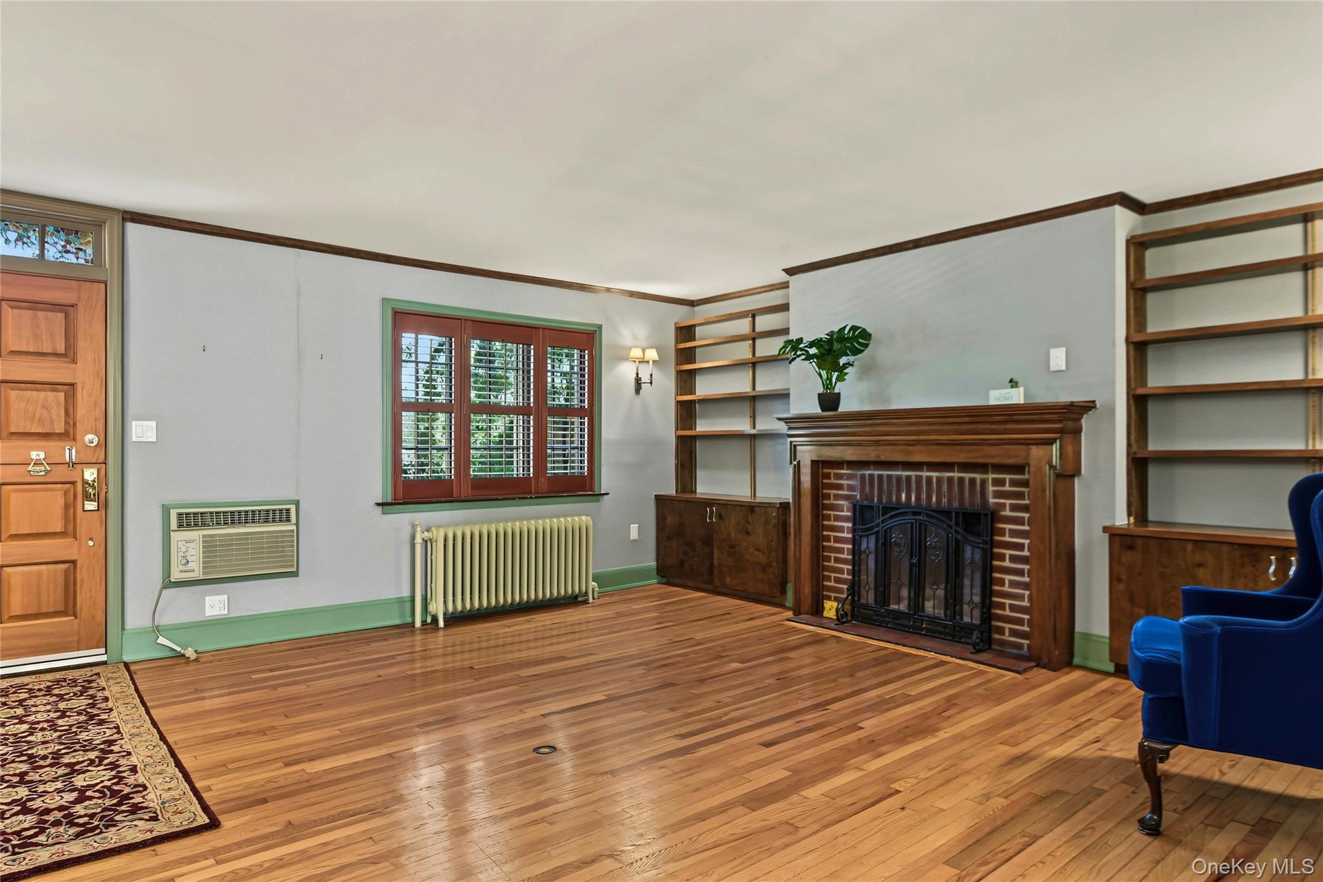 ceiling height is 8' throughout home