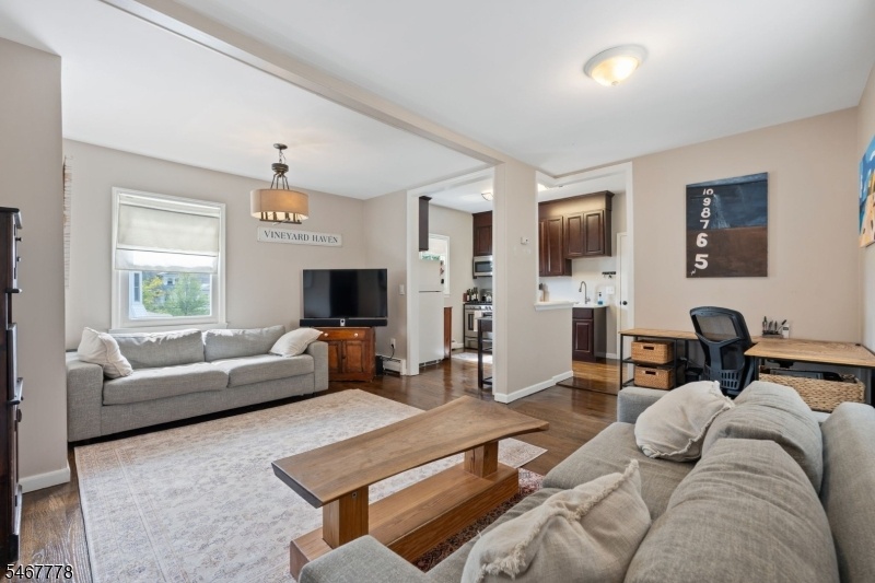 2nd Floor Living/Dining Room