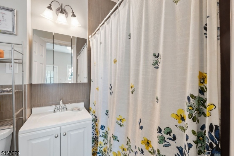 1st Floor Bathroom
