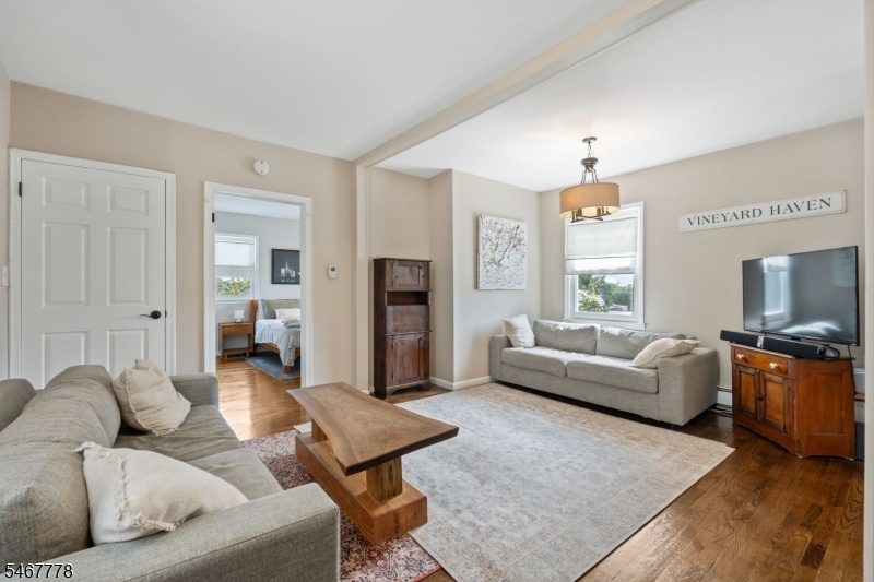 2nd Floor Living/Dining Room