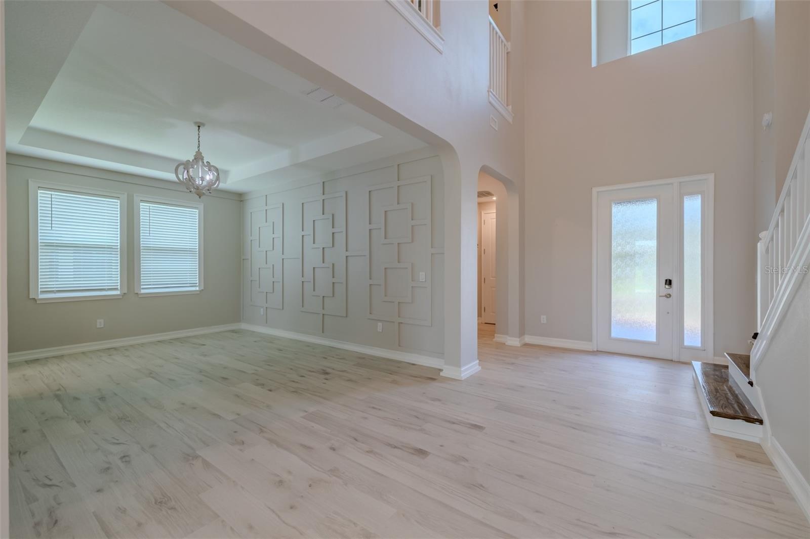 Open Foyer  / Dining Room