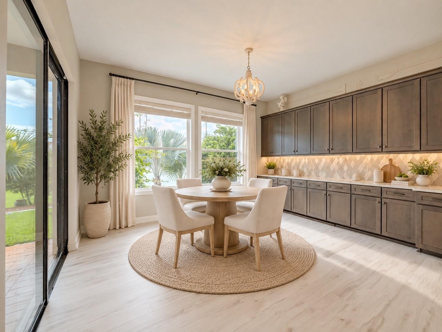Kitchen / Nook  / Breakfast dining