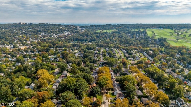 Close to NYC Transit Options