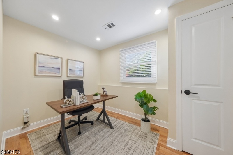 Fifth Bedroom / Office